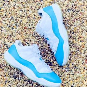 Jordan 11 Low UNC